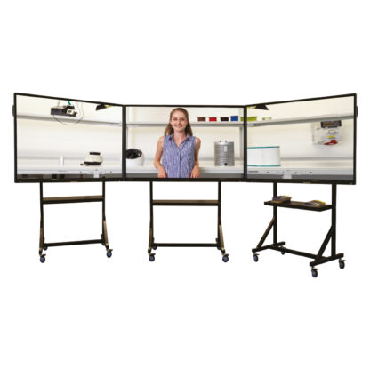 Aula immersiva con 3 monitor touch da 65″ 4K